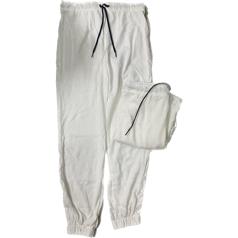 quần(veromoda ,nhiều hãng,hay bị cắt size,lỗi dơ màu)