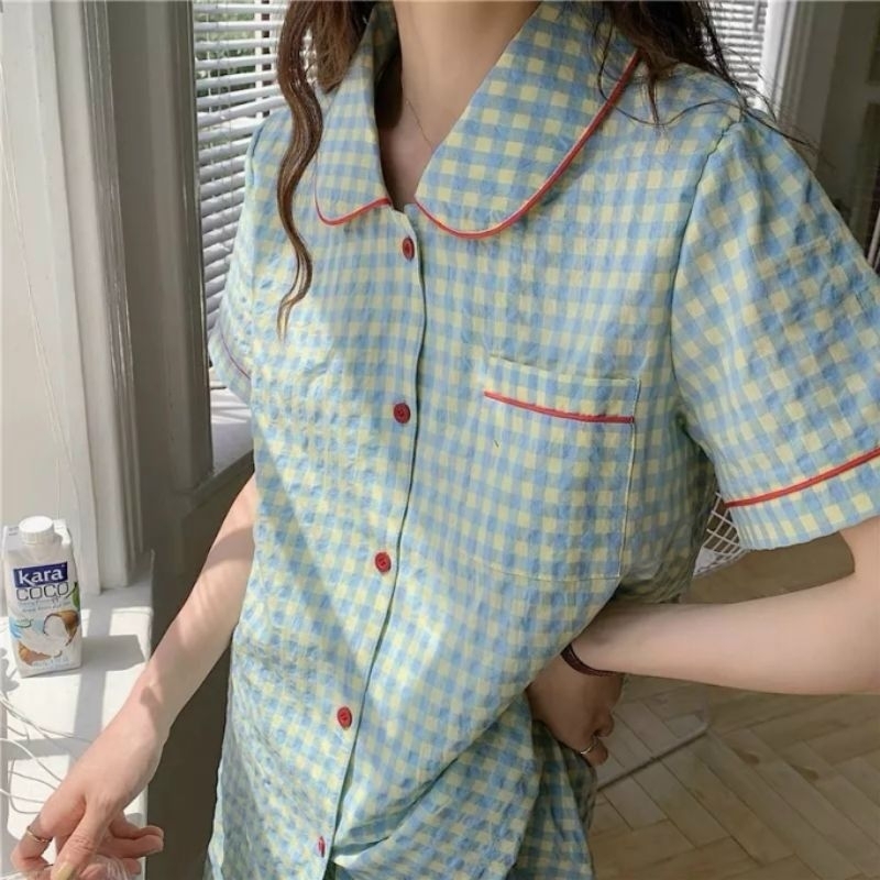 Sét bộ đùi kẻ Pyjama chạy viền đỏ.