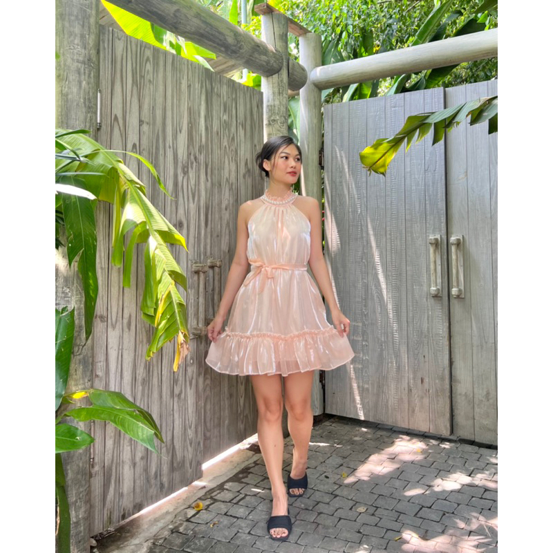 Đầm cổ yếm dáng ngắn organza hồng/be -Audrey Studio