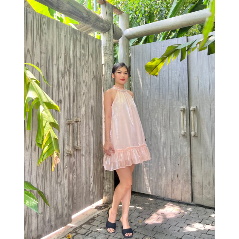 Đầm cổ yếm dáng ngắn organza hồng/be -Audrey Studio