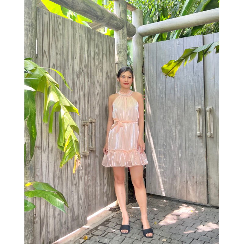 Đầm cổ yếm dáng ngắn organza hồng/be -Audrey Studio