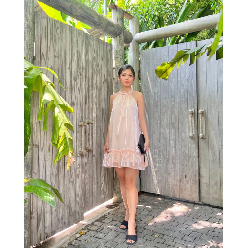 Đầm cổ yếm dáng ngắn organza hồng/be -Audrey Studio