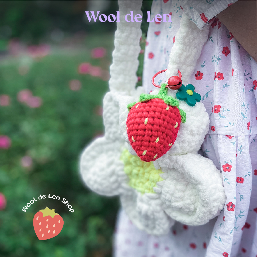 Móc khoá quả dâu đẹp bằng len handmade Wool de Len N05