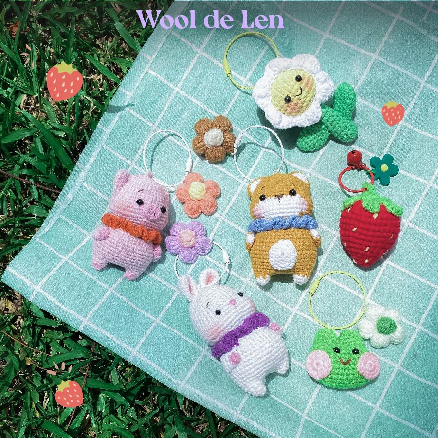 Móc khoá quả dâu đẹp bằng len handmade Wool de Len N05