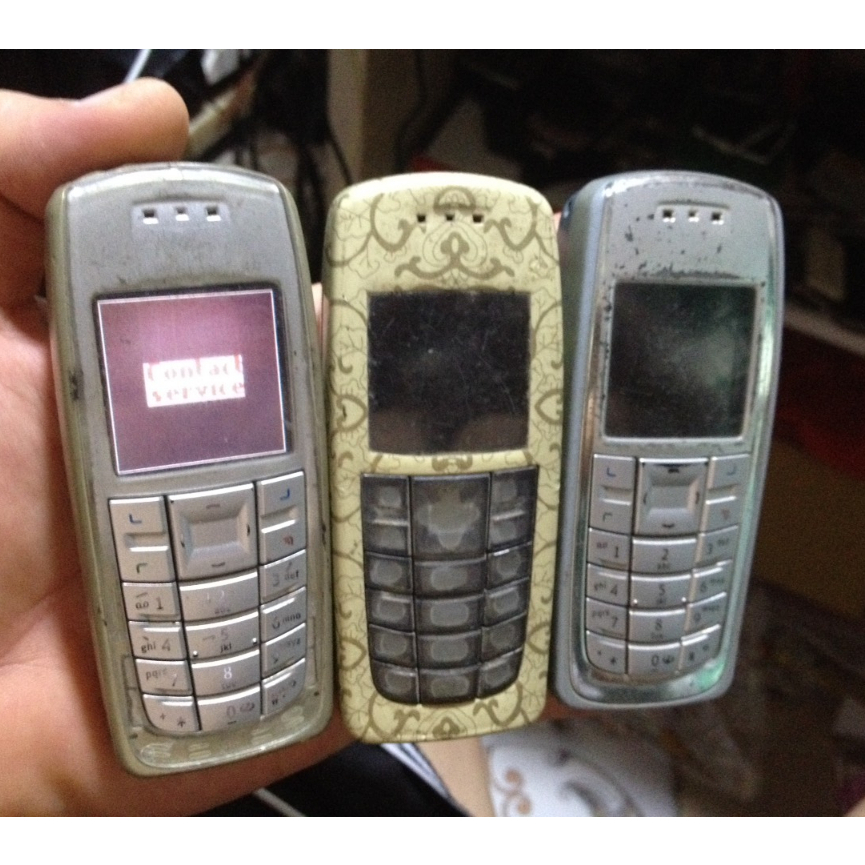 Combo Xác NOKIA 3120 , 2 con im re, 1 con còn lên màn, báo lỗi như hình, anh em lấy linh kiện, tùy ý