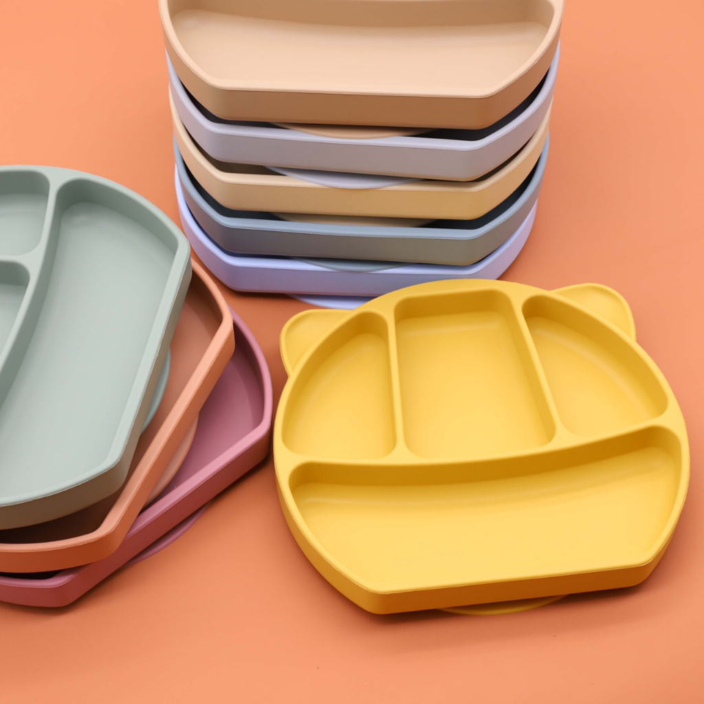 Khay ăn dặm silicon hình gấu 4 ngăn có đế hít chống lật cho bé