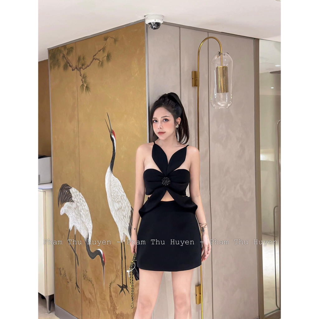 VÁY ĐÍNH LÁ HỞ EO