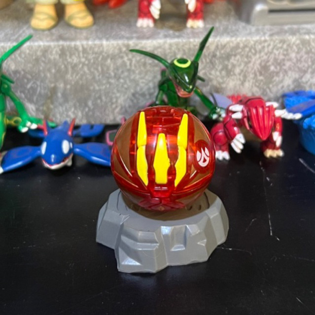 Mô hình Bakugan Cross Dragonoid Red Clear ( Rare )