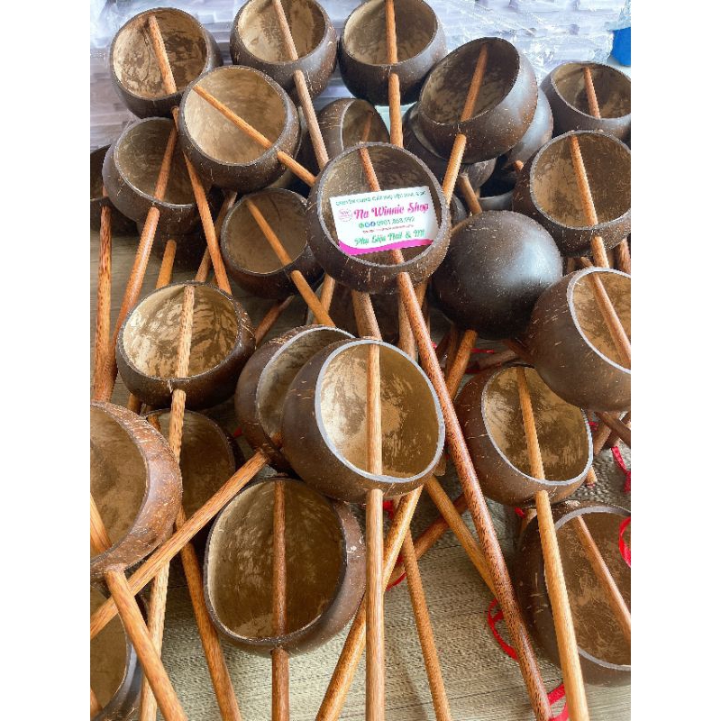 Gáo dừa múc nước gội đầu dưỡng sinh , spa