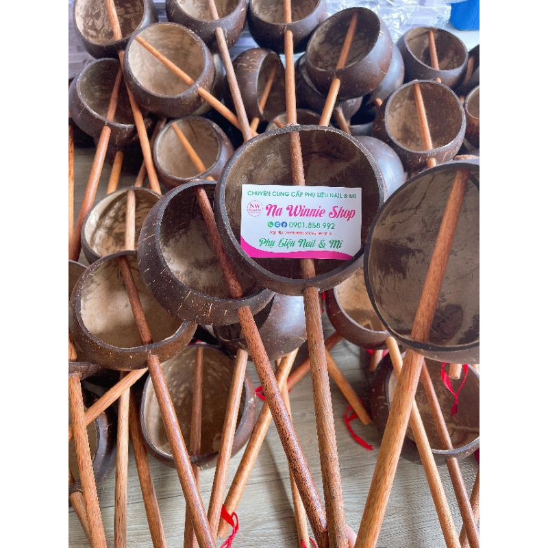 Gáo dừa múc nước gội đầu dưỡng sinh , spa