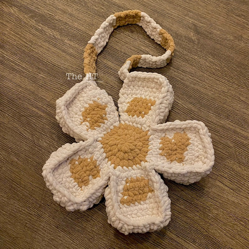 Móc túi len hoa cúc theo yêu cầu - BLOOM FLOWER BAG