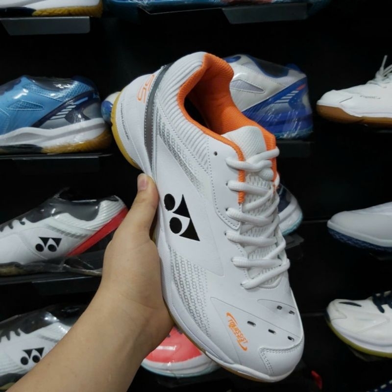 Giày cầu lông giá rẻ