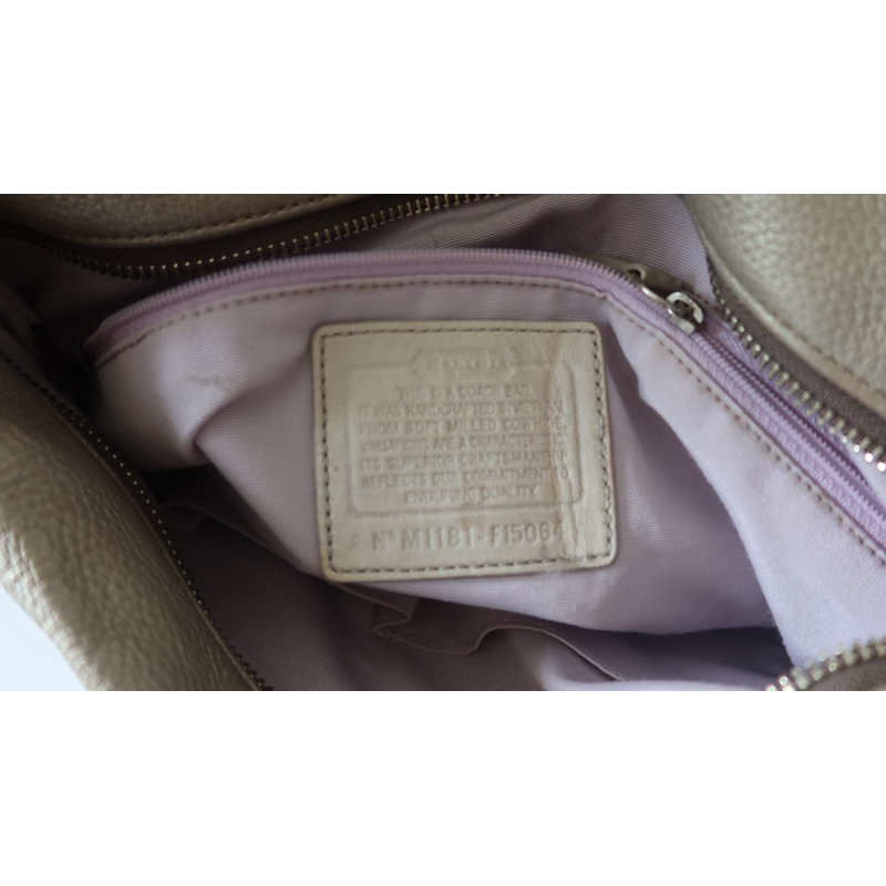 Túi đeo vai vintage Coach màu vàng nhạt nhũ - secondhand