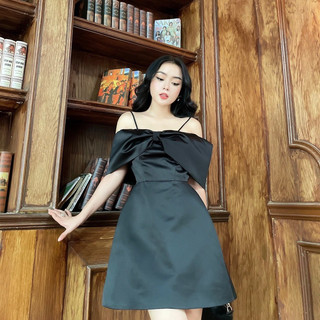 ĐẦM XOÈ A NƠ NGỰC
