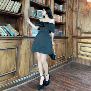 ĐẦM XOÈ A NƠ NGỰC