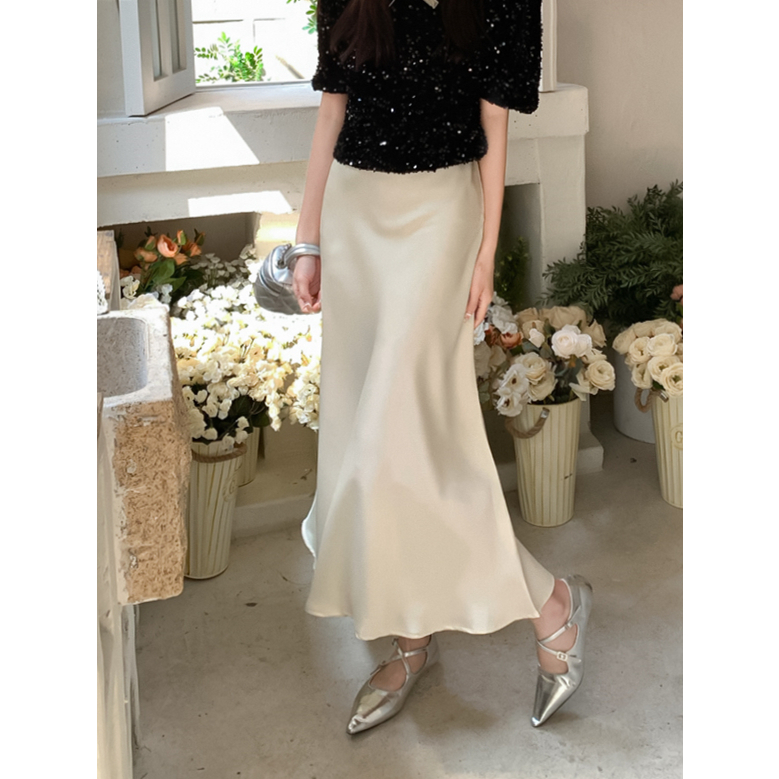 Chân váy lụa dáng dài đuôi cá nhẹ tênh mát mẻ sang chảnh