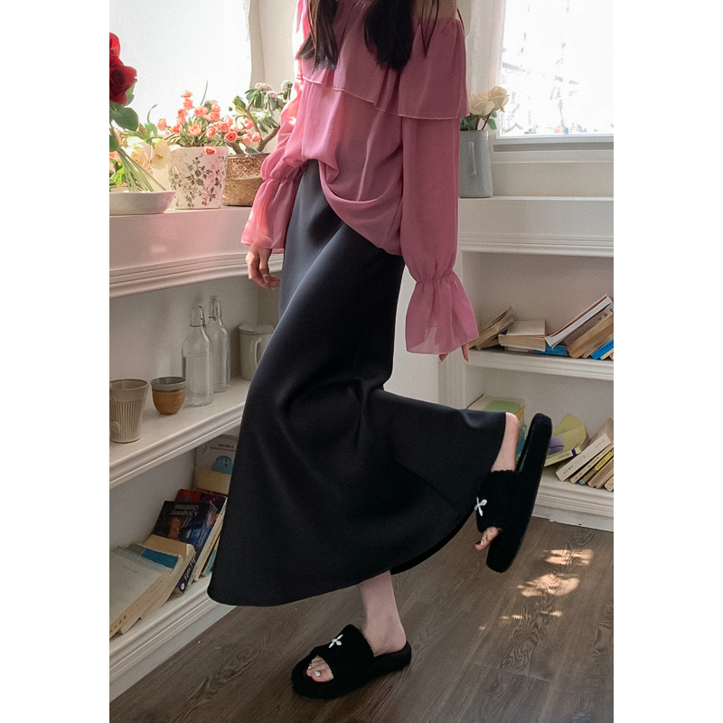 Chân váy lụa dáng dài đuôi cá nhẹ tênh mát mẻ sang chảnh