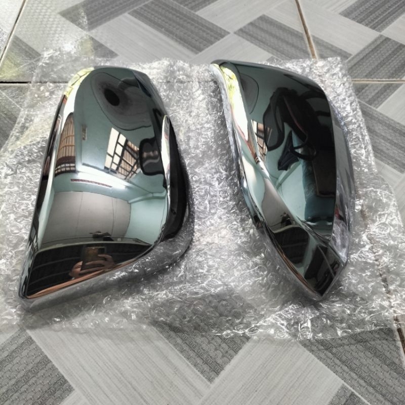 Ốp gương chiếu hậu Toyota Innova 2016-2022 fortuner 2017-2022