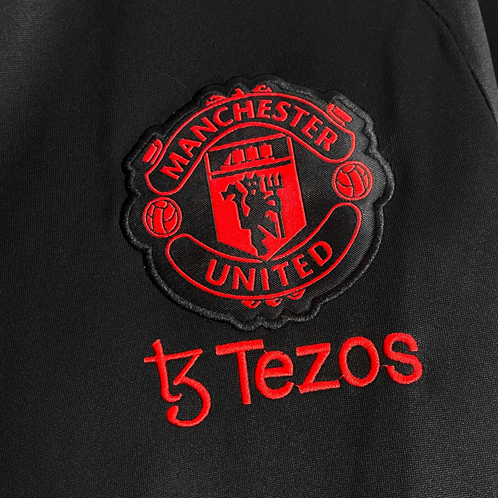 Áo khoác training MU- đen khuỷ tay xanh lá