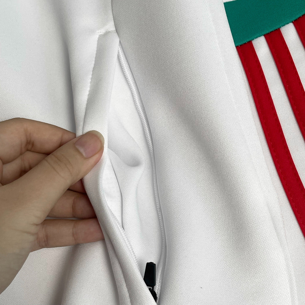 Áo khoác training MU- trắng khuỷ tay xanh lá