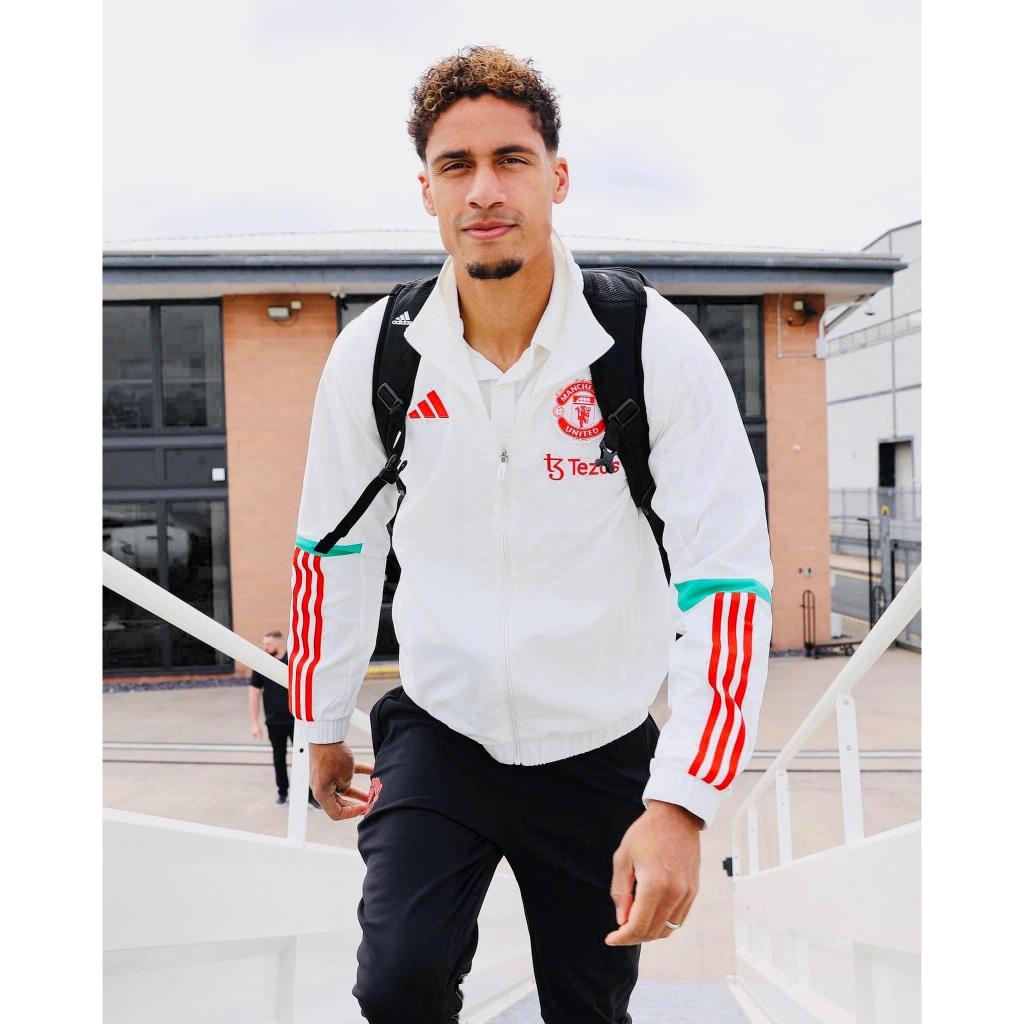 Áo khoác training MU- trắng khuỷ tay xanh lá