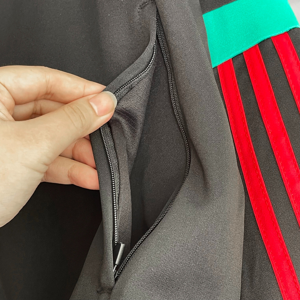 Áo khoác training MU- đen khuỷ tay xanh lá