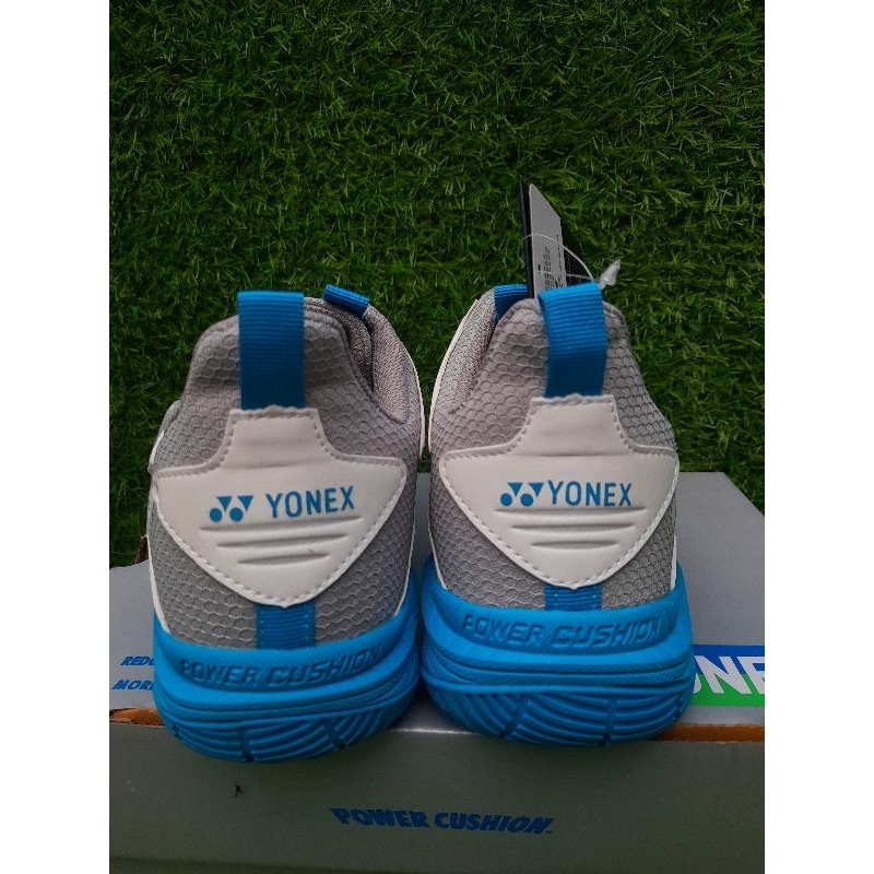 Giày cầu lông nút cót