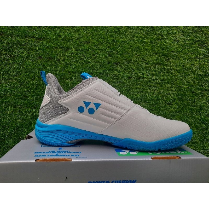 Giày cầu lông nút cót