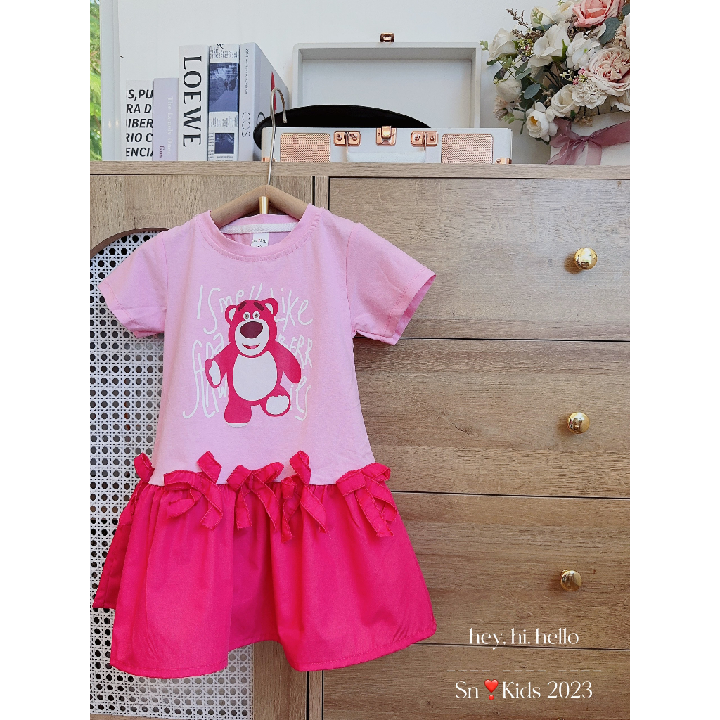 Váy gấu dâu lotso đính nơ xinh xắn cho bé gái 8-25kg
