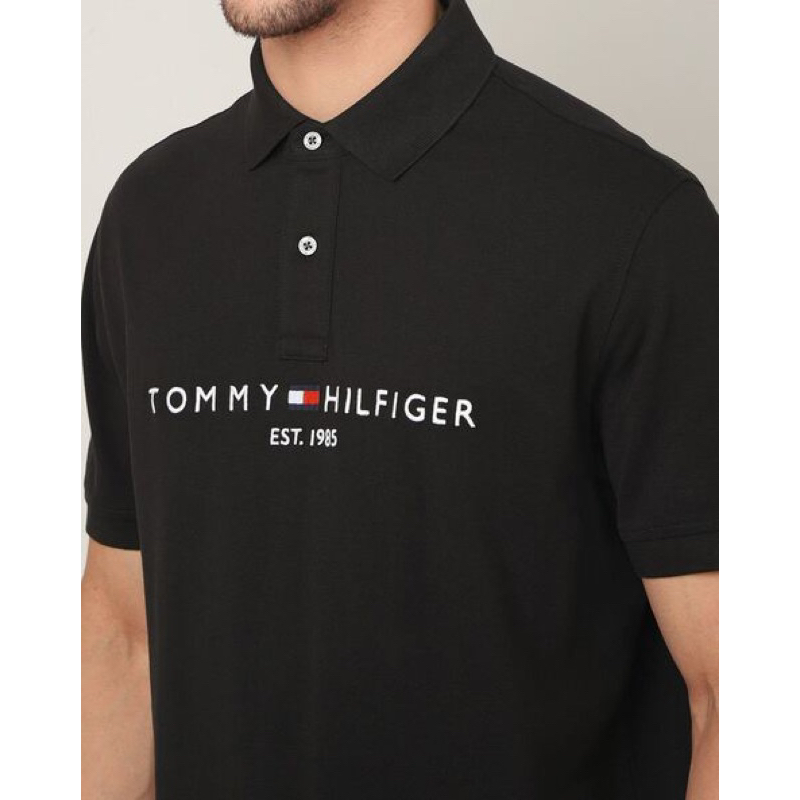 Áo thun nam có cổ polo hiệu Tommy Hilfiger chính hãng.