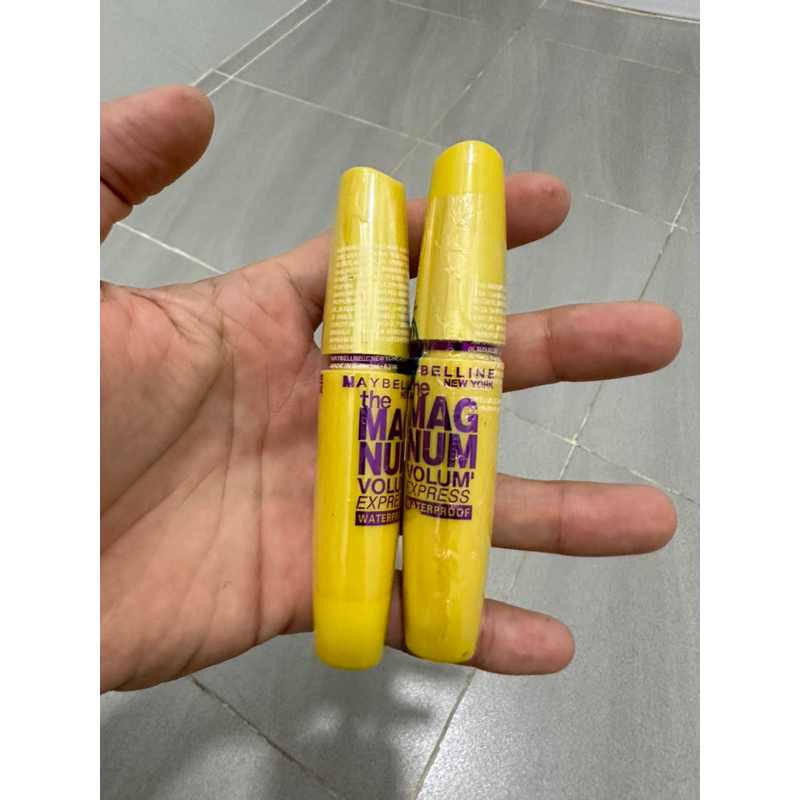 Thanh lý mascara Maybeline vàng collagen