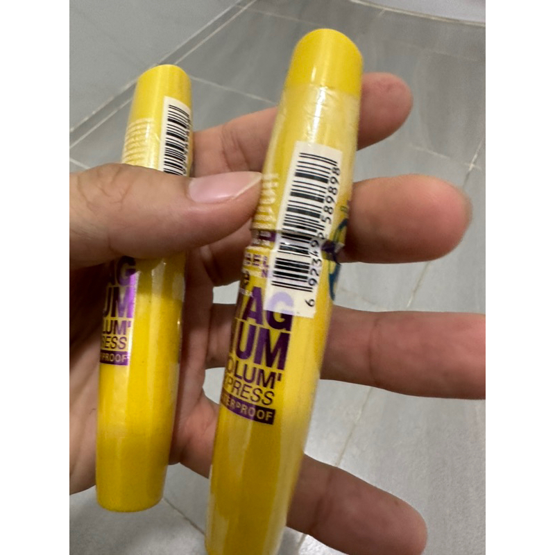 Thanh lý mascara Maybeline vàng collagen