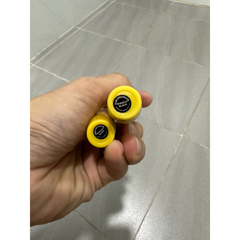 Thanh lý mascara Maybeline vàng collagen