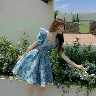 Đầm thời trang nữ mặc đi chơi cổ ngang tay phồng kèm cột nơ vai có mút ngực chất vải For mềm ép hoa,