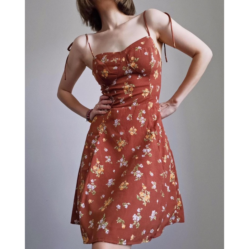 Order 15 ngày- Đầm dây hoa