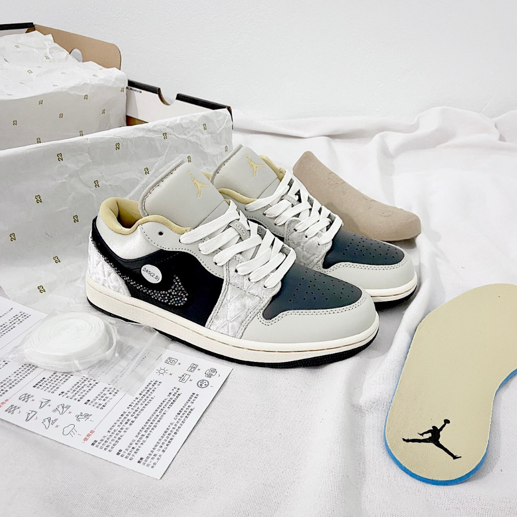 Giày thể thao Jordan 1 Low Beaded swoosh, Giày JD1 vạch đính đá