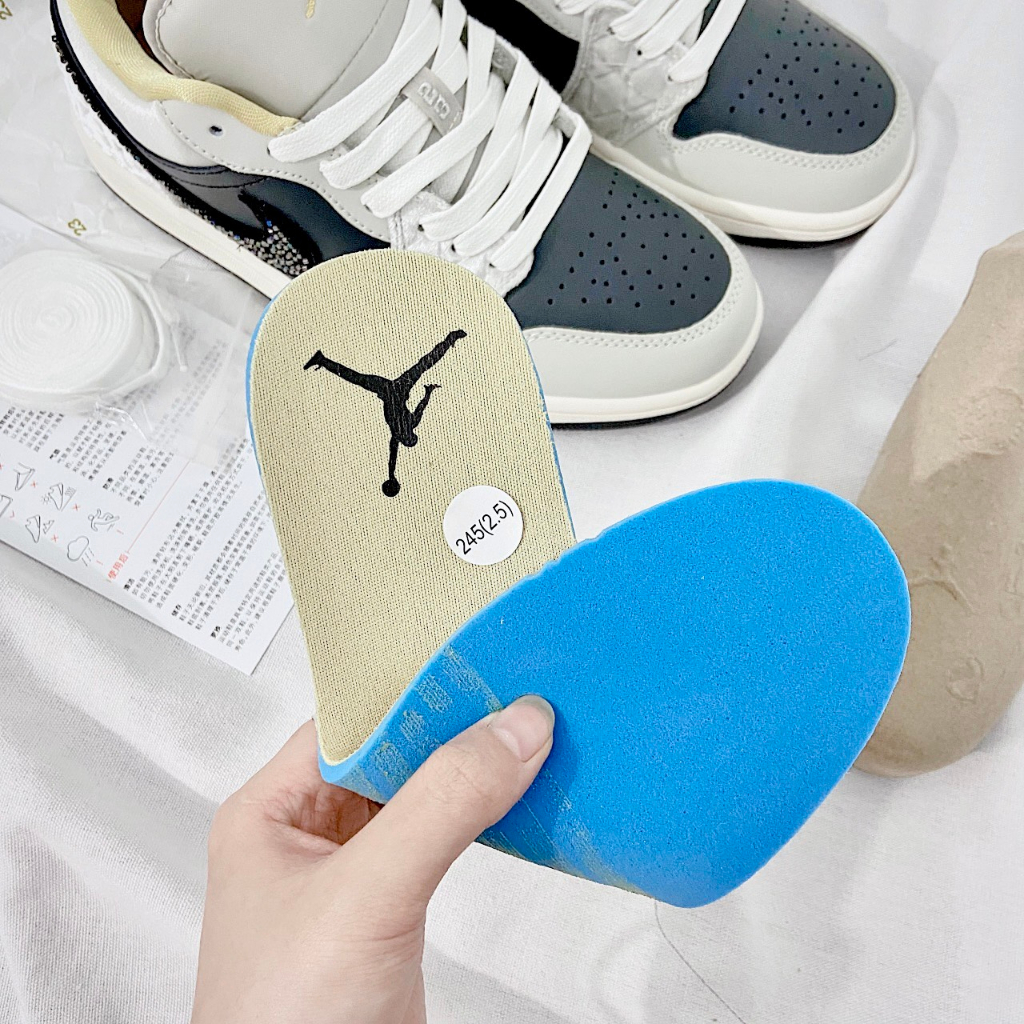 Giày thể thao Jordan 1 Low Beaded swoosh, Giày JD1 vạch đính đá