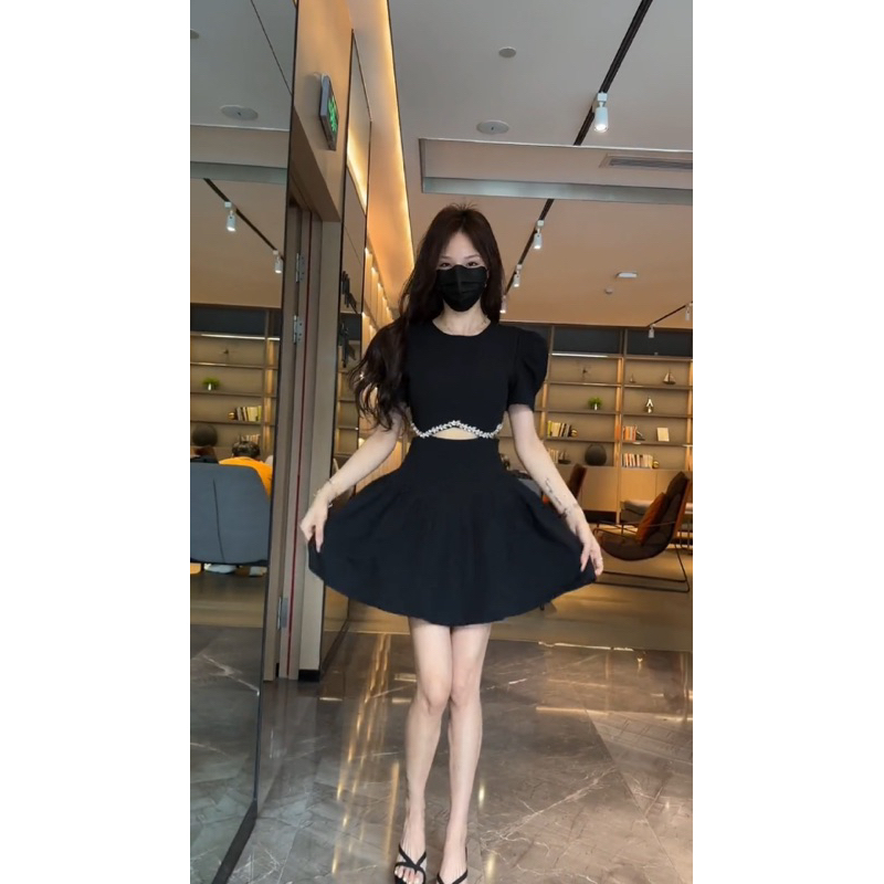 Váy thiết kế dáng xoè tiểu thư tay bồng cut eo đính đá sang chảnh