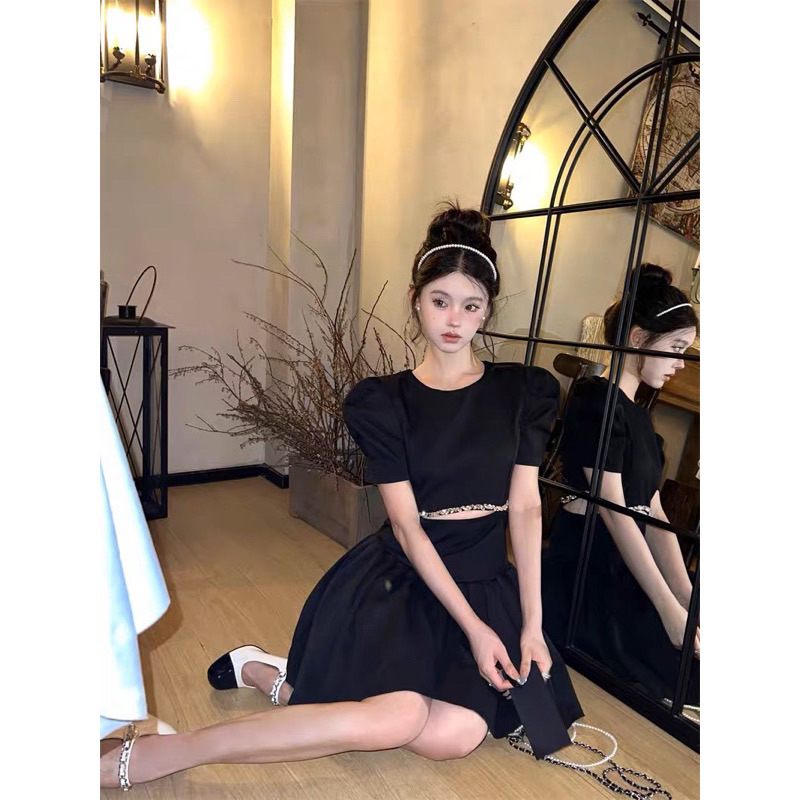 Váy thiết kế dáng xoè tiểu thư tay bồng cut eo đính đá sang chảnh