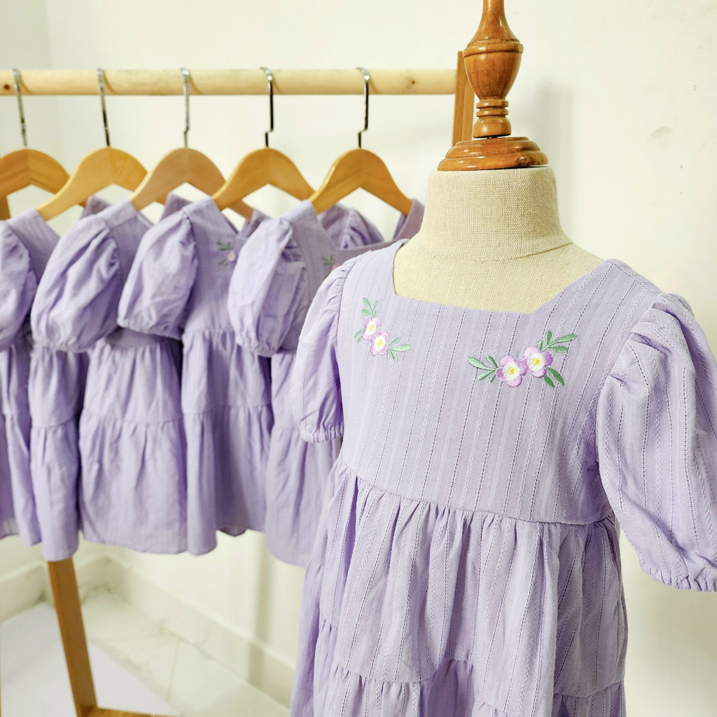 Váy tím pastel HM dư xịn bé gái. Mềm-nhẹ-siêu mát- siêu thấm hút, thêu hoa tinh tế, xinh lắm. Size 1-6Y