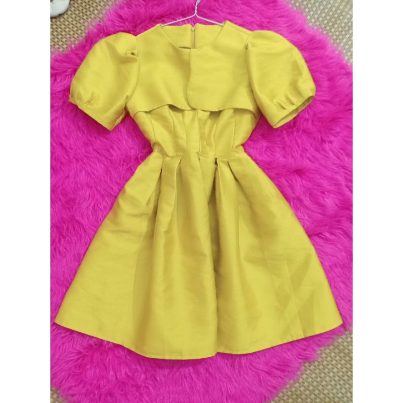 Pass váy thiết kế cao cấp tay phồng, chiết eo vạt ngực