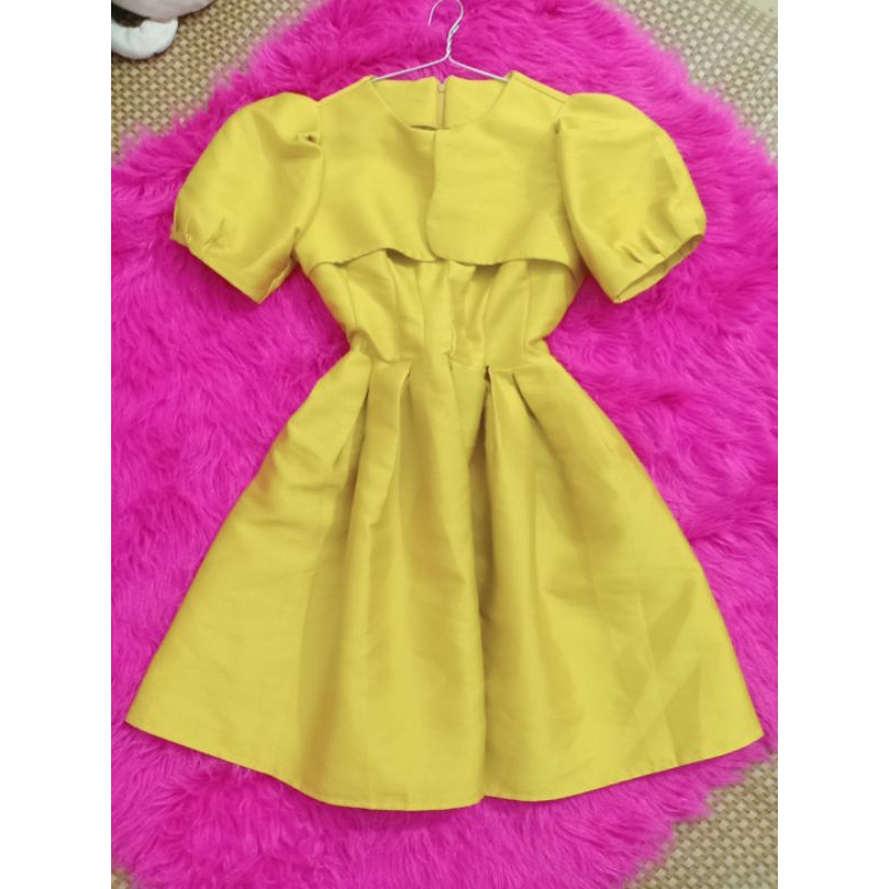 Pass váy thiết kế cao cấp tay phồng, chiết eo vạt ngực