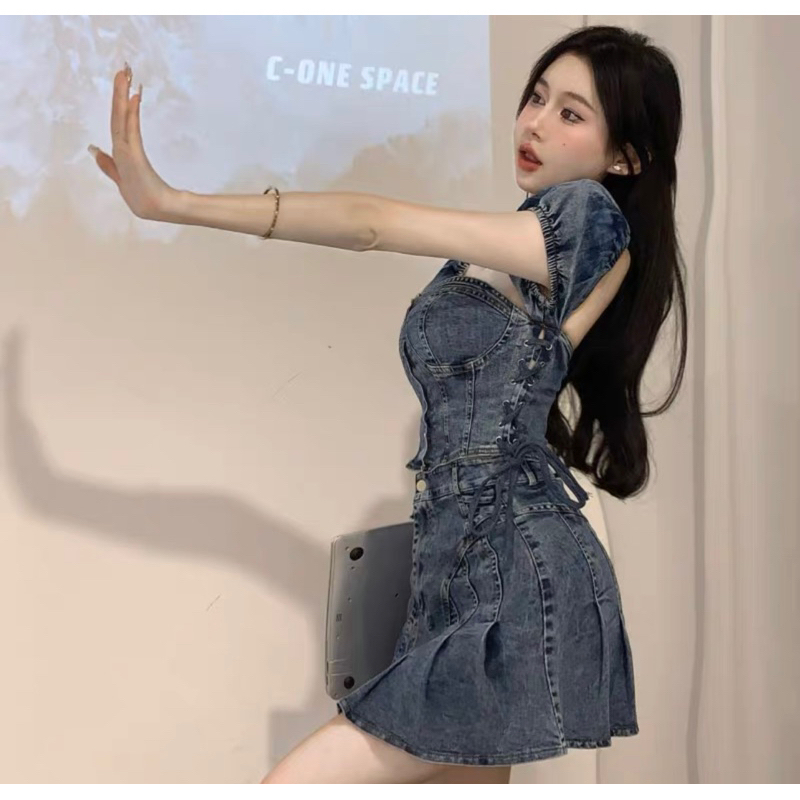 Set áo và chân váy jean xếp ly xoè cột dây eo tay phồng đính nút siêu hot phong cách Hàn Quốc