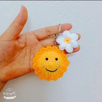 Móc khóa hoa mặt trời bằng len