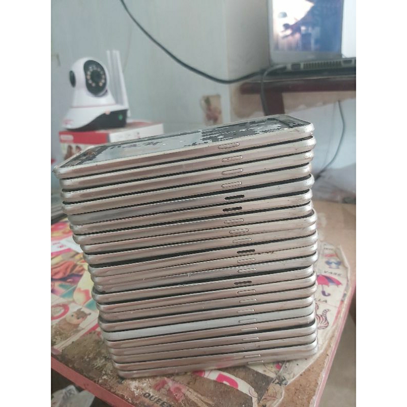 Xác ĐIỆN THOẠI SAMSUNG J3 2016 J320 vở màn ko mật khẩu