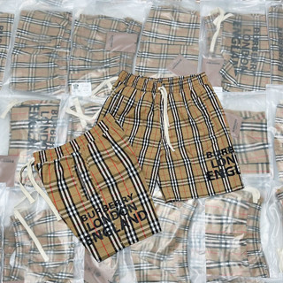 Quần Short Nam BBR Họa Tiết Chữ In Nhiệt Burberry LonDon Cực Nét -Quần Đùi BBR Kẻ Sọc Vàng Chất Liệu Vải Cotton Cao Cấp