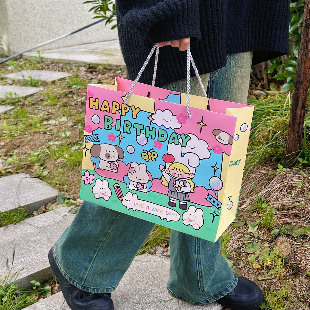Túi giấy đựng quà sinh nhật hoạ tiết dễ thương Mua Tất