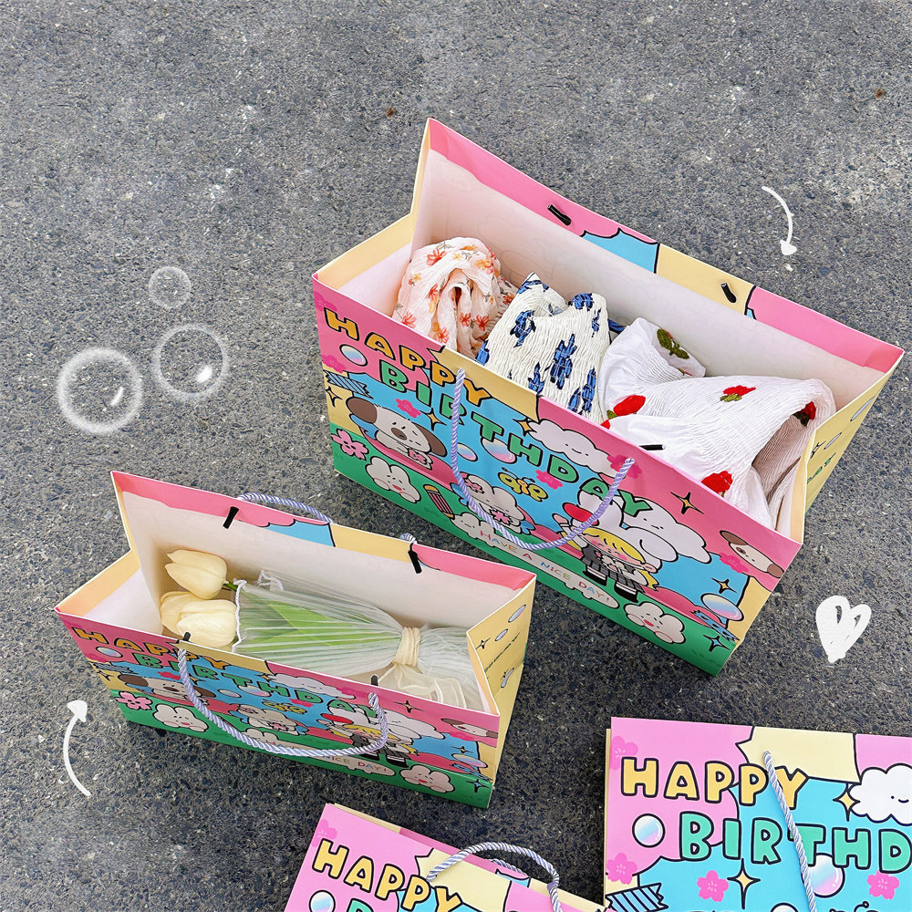 Túi giấy đựng quà sinh nhật hoạ tiết dễ thương Mua Tất