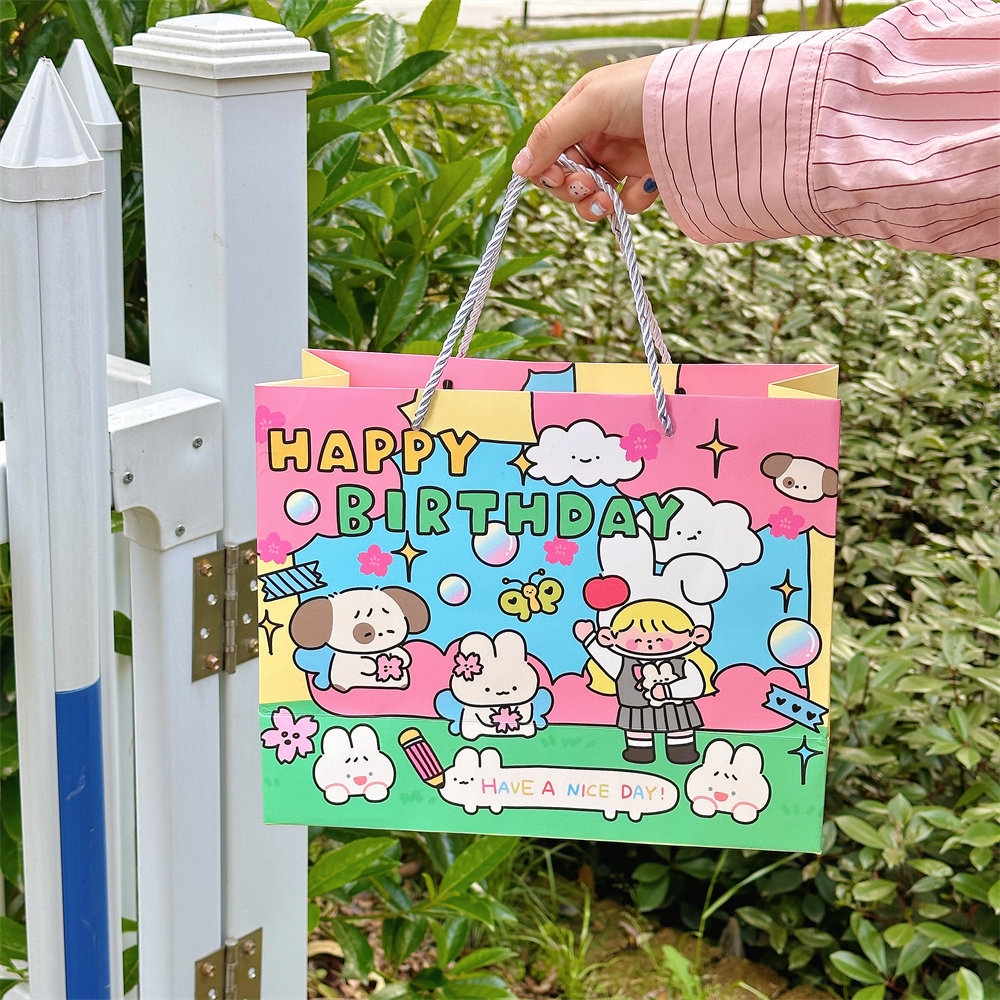 Túi giấy đựng quà sinh nhật hoạ tiết dễ thương Mua Tất