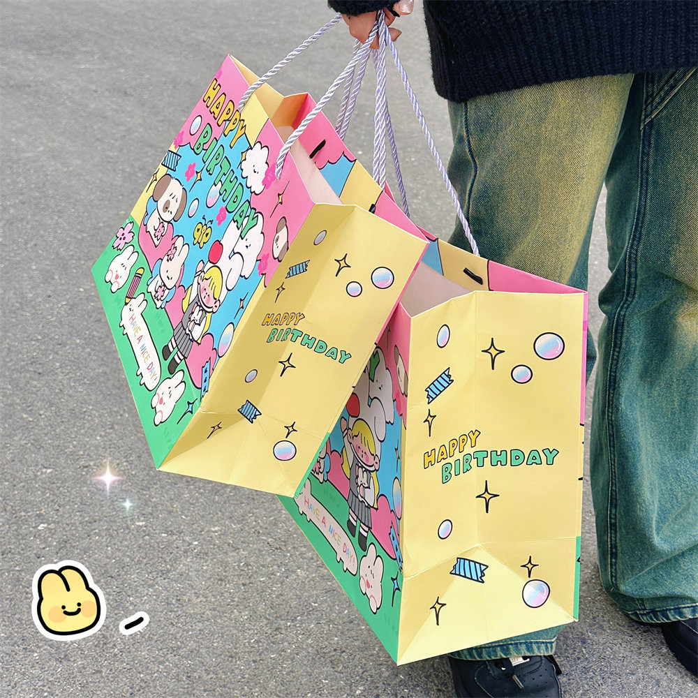 Túi giấy đựng quà sinh nhật hoạ tiết dễ thương Mua Tất